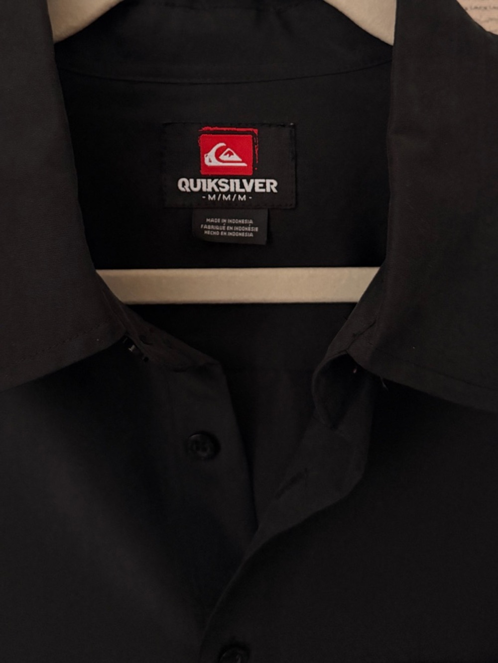 Quiksilver Men’s Black Short-Sleeve Button-Down Shirt - Picture 5 of 6